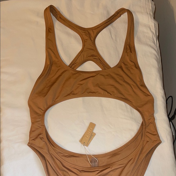 SKIMS One-Piece Swimsuit with Cut-Out - Picture 4 of 16